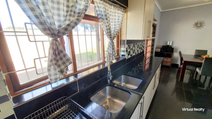 4 Bedroom Property for Sale in Thornton Western Cape